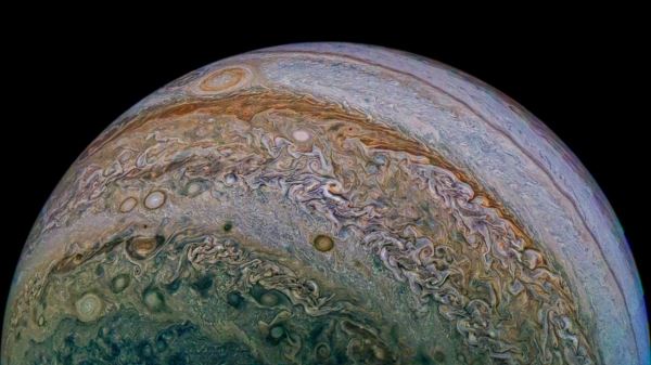 Юпитер, вероятно, имеет 600 маленьких нерегулярных спутников