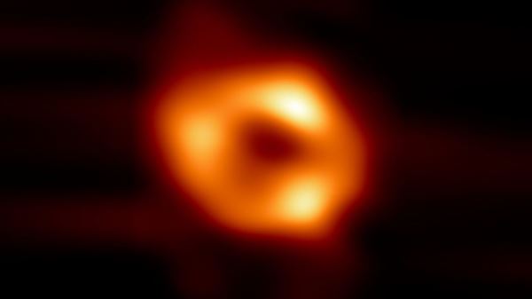 Тень чёрной дыры: как это возможно?