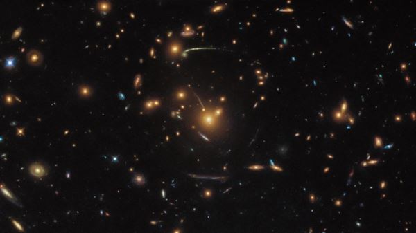 Массивное скопление галактик SDSS J1050 + 0017