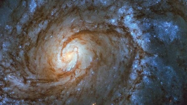 “Хаббл” передал потрясающий снимок спиральной галактики Messier 100