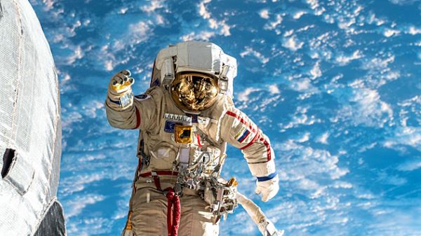 Космонавты поздравят женщин с 8 Марта с экранов ЦППК