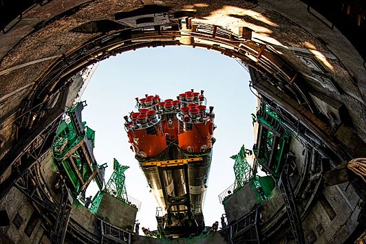 "Роскосмос": На Байконуре готовят пилотируемый корабль для доставки нового экипажа на МКС