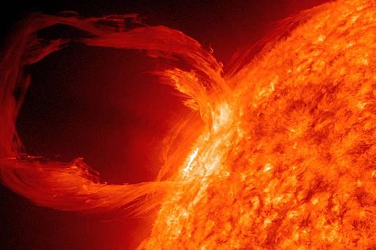 Солнечные протуберанцы: как на поверхности Солнца появляются торнадо